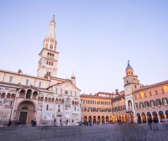 🚐✨ Motori, sapori e libertà: il viaggio perfetto esiste!
Se sogni un weekend diverso, tra visite ai musei Ferrari, assaggi di aceto balsamico tradizionale e passeggiate nei borghi emiliani... abbiamo pensato a te! 😍
Il nostro itinerario "Sapori e Motori tra Modena e dintorni" è pronto per farti vivere un’esperienza da ricordare.
📍 Cosa ti aspetta:
* Musei Ferrari 🏎️
* Degustazioni di eccellenze locali 🍷🧀
* Borghi autentici e relax 🚶‍♂️
👉 Tutti i dettagli qui: https://dolciviaggi.com/prodotto/itinerario-sapori-e-motori-tra-modena-e-dintorni/
Pronto a partire?
#Dolciviaggi #ViaggioInCamper #ModenaExperience #FoodAndMotors #WeekendDaSogno