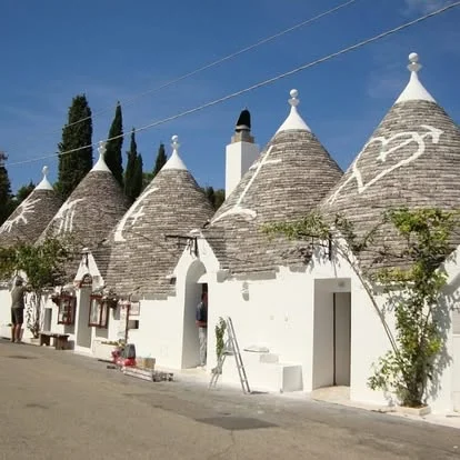 🚐💙Organizzare un viaggio in famiglia richiede tempo, energie, attenzione.
Trovare le tappe giuste, campeggi adatti, esperienze anche per i bimbi.
Molti mollano prima di partire.È proprio per questo che è nato Dolciviaggi: per aiutare le famiglie a viaggiare con più serenità, senza stress.

Ti forniamo itinerari già pronti, dettagliati e pensati per chi si muove con bambini, camper o van. Oppure puoi unirti a una delle partenze in compagnia di altre famiglie.