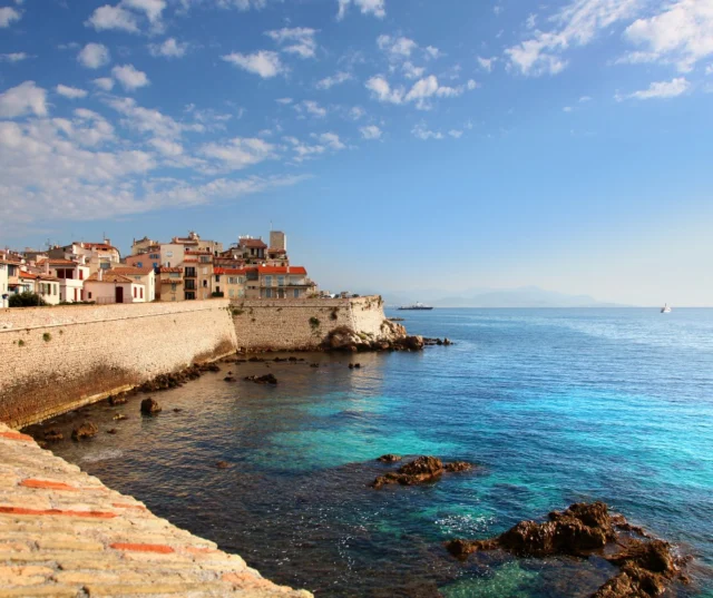 🚐💙Costa Azzurra in camper: un viaggio vista mare tra charme e semplicità.
Dal 9 al 16 agosto puoi partire con altre famiglie Dolciviaggi per una settimana in campeggio affacciato sul mare, con relax e gite in treno lungo la costa.
Oppure puoi seguire l’itinerario in autonomia, con tante tappe selezionate per chi viaggia in famiglia, con animali e con esigenze di accessibilità.

✨ Viaggiare liberi, ma mai soli.
Scrivimi se vuoi i dettagli 3408980807 

#CostaAzzurraInCamper
#CamperFamily
#ViaggioInCamper #FamiglieInViaggio #VacanzeEstate2025
#ViaggiAccessibili #PetFriendlyTravel #Dolciviaggi #ViaggioConBambini
#EstateInCamper #CamperLifeItalia
#RelaxEViaggio #ScoprireInCamper #ViaggiareInFamiglia
#CamperConAmici