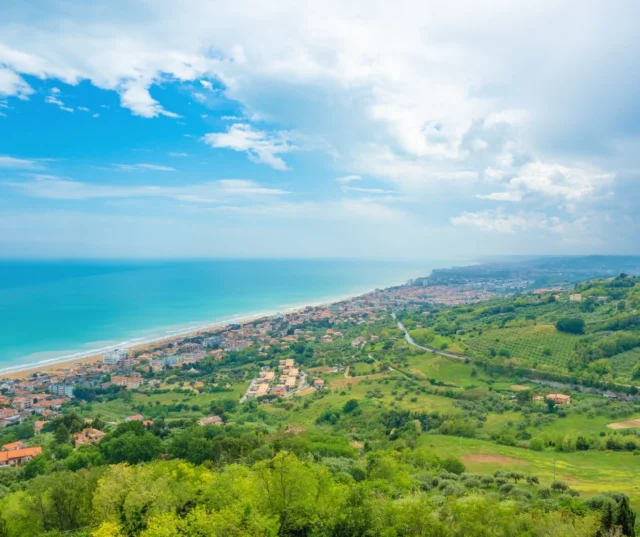 🎁 Fino a fine mese, con ogni itinerario acquistato è inclusa 1 personalizzazione gratuita!
Adatta il viaggio alle tue esigenze e parti sereno 🌍✨