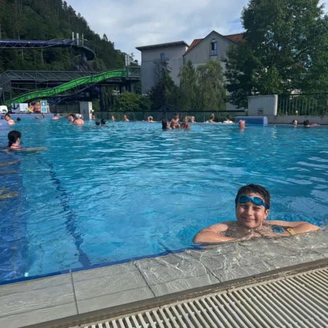 🌊🚐Alle Terme di Laško tutto è pensato anche per chi viaggia con bambini

Chi viaggia con i figli lo sa: trovare un posto dove i bambini si divertono e i genitori si rilassano... non è così scontato. Alle Terme di Laško abbiamo trovato equilibrio: piscine con giochi d’acqua, scivoli sicuri, spazi ben tenuti, personale attento.

Noi ci siamo rilassati sapendo che i nostri figli si stavano divertendo in un ambiente tranquillo e accessibile.👉 Vuoi dare un’occhiata anche tu? ecco il link  https://bit.ly/3G6YpX8

.
.
.
✨ #Lasko #SloveniaInCamper #ViaggioInCamper
✨ #FamiglieInCamper #CamperLifeItalia #VacanzeInCamper
✨ #Dolciviaggi #TermeInCamper #SloveniaPerFamiglie #weekendalleterme🍃